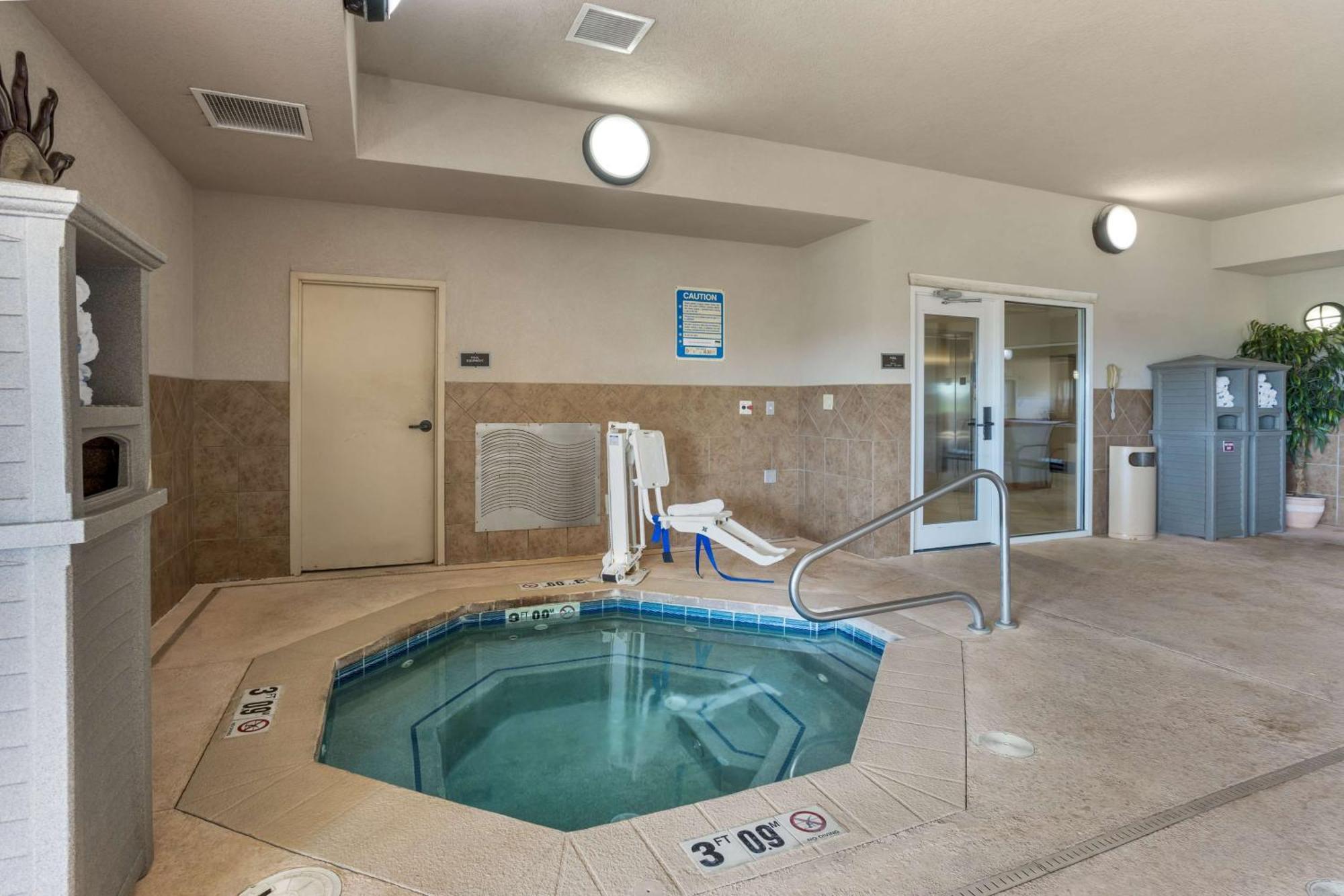 Best Western Plus Capital Inn Jefferson City Exterior photo
